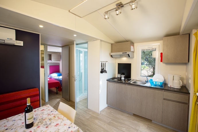 Imagen de la habitación del Hotel La Rocca Camping Village. Foto 16