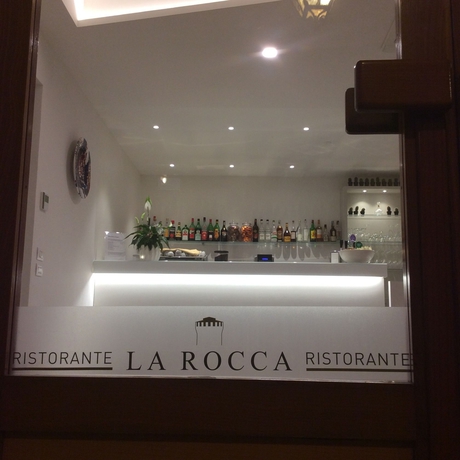 Imagen de los exteriores del Hotel La Rocca. Foto 13
