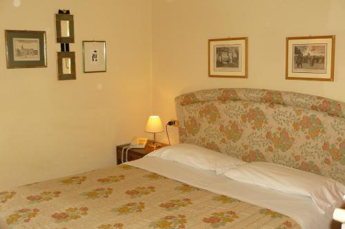 Imagen de la habitación del Hotel La Rocca, Gubbio. Foto 8
