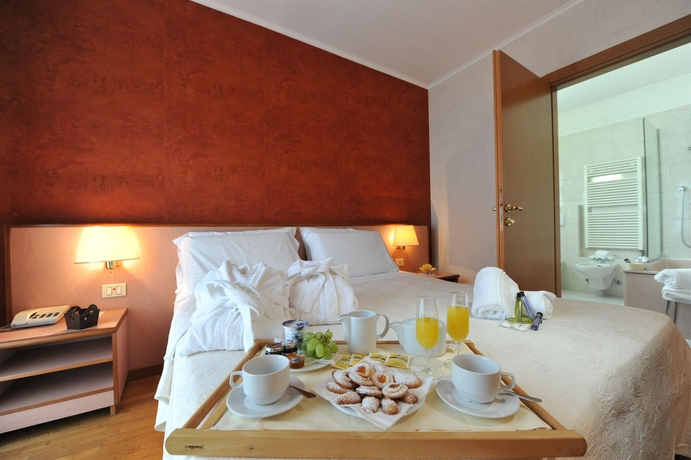 Imagen de la habitación del Hotel La Rocca Sport and Benessere. Foto 5