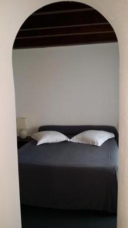 Imagen general del Hotel La Roche Du Marais. Foto 2