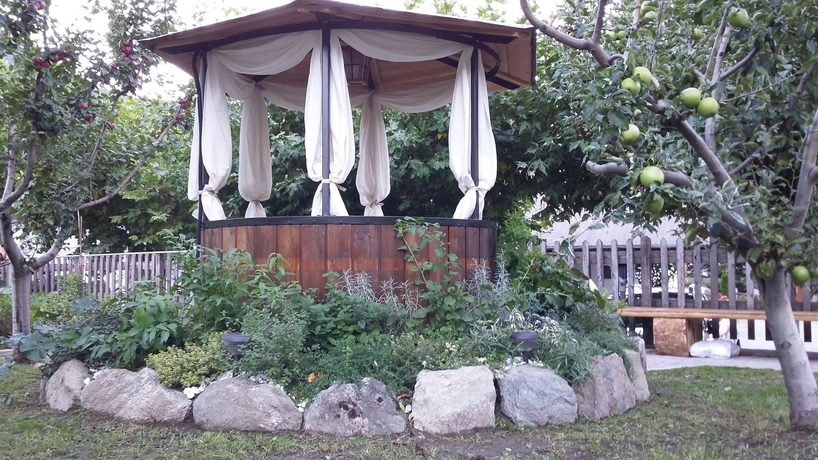 Imagen de los exteriores del Hotel La Roche. Foto 10