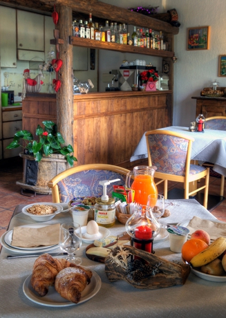 Imagen del bar/restaurante del Hotel La Roche. Foto 3