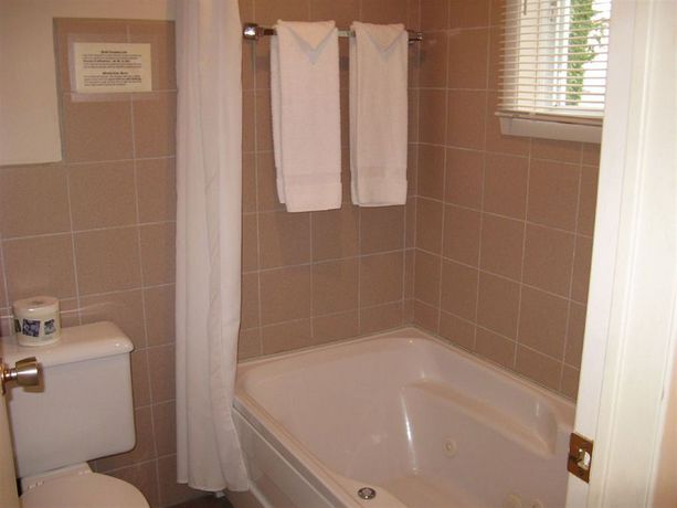 Imagen de la habitación del Hotel La Roche Pleureuse. Foto 6
