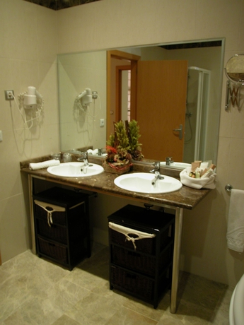 Imagen de la habitación del Hotel La Rocina. Foto 6