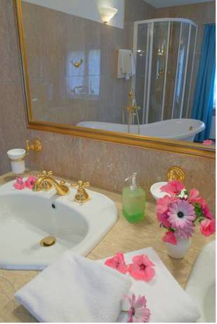 Imagen de la habitación del Hotel La Romantica. Foto 15