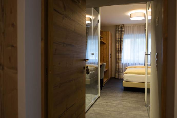 Imagen de la habitación del Hotel La Romantica. Foto 14