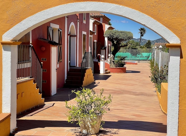 Imagen de la habitación del Hotel La Romarine. Foto 10