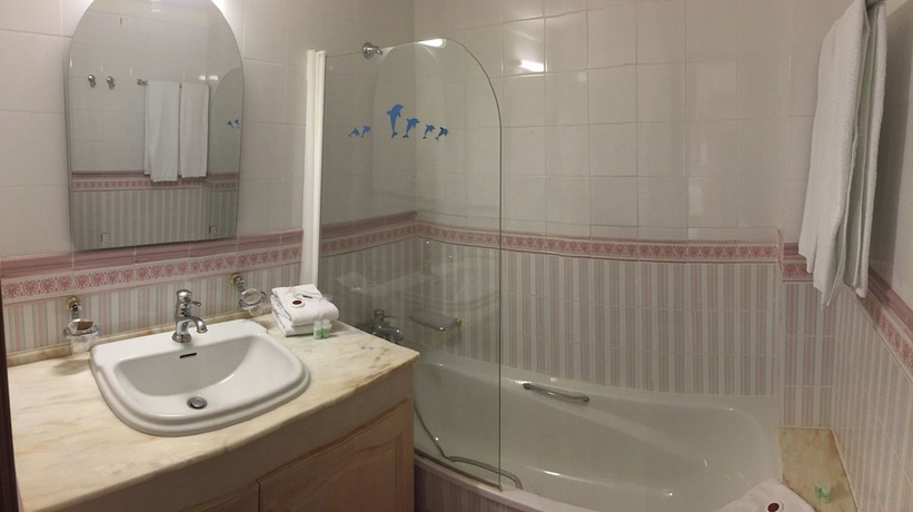 Imagen de la habitación del Hotel La Romarine. Foto 16