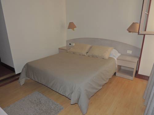 Imagen de la habitación del Hotel La Ronda. Foto 6