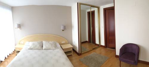 Imagen de la habitación del Hotel La Ronda. Foto 11