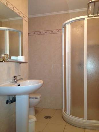 Imagen de la habitación del Hotel La Ronda. Foto 12