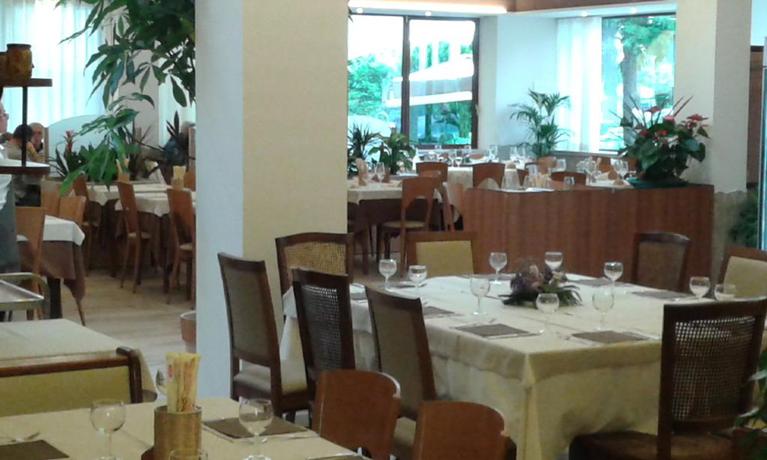 Imagen del bar/restaurante del Hotel La Rondine. Foto 2