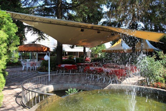 Imagen de los exteriores del Hotel La Rondine. Foto 7