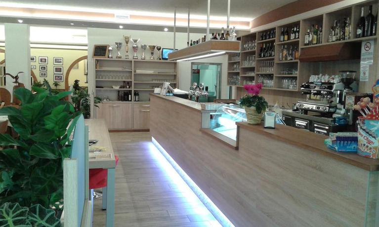 Imagen del bar/restaurante del Hotel La Rondine. Foto 3