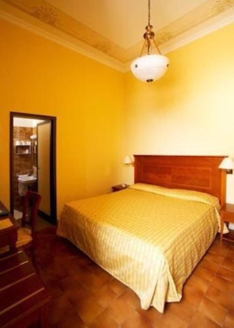 Imagen de la habitación del Hotel La Rondinella. Foto 13