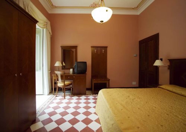 Imagen de la habitación del Hotel La Rondinella. Foto 14