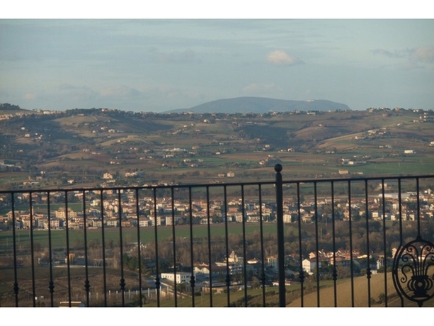 Imagen de los exteriores del Hotel La Rosa Dei Venti, Monte San Giusto. Foto 8