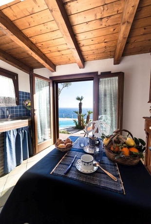 Imagen de los exteriores del Hotel La Rosa Sul Mare. Foto 4