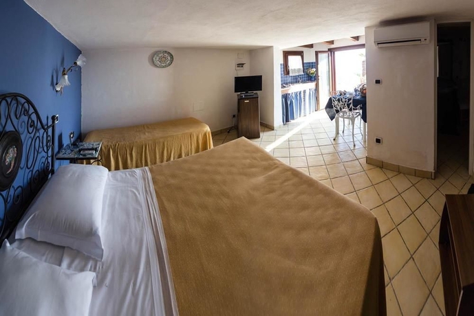 Imagen de los exteriores del Hotel La Rosa Sul Mare. Foto 5