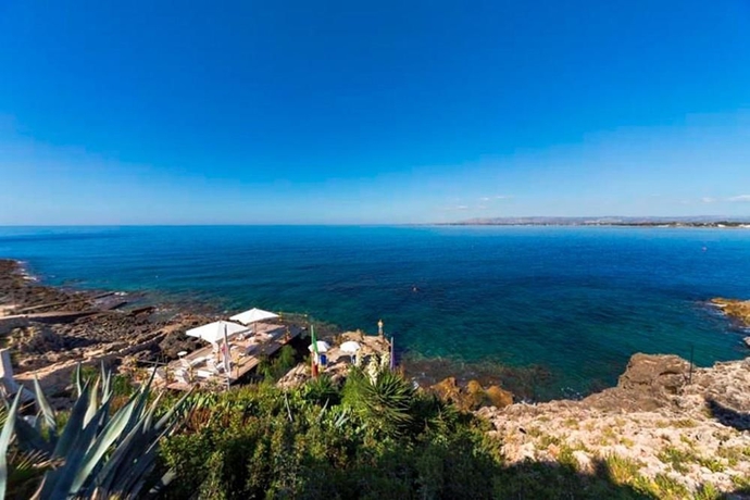 Imagen de los exteriores del Hotel La Rosa Sul Mare. Foto 7