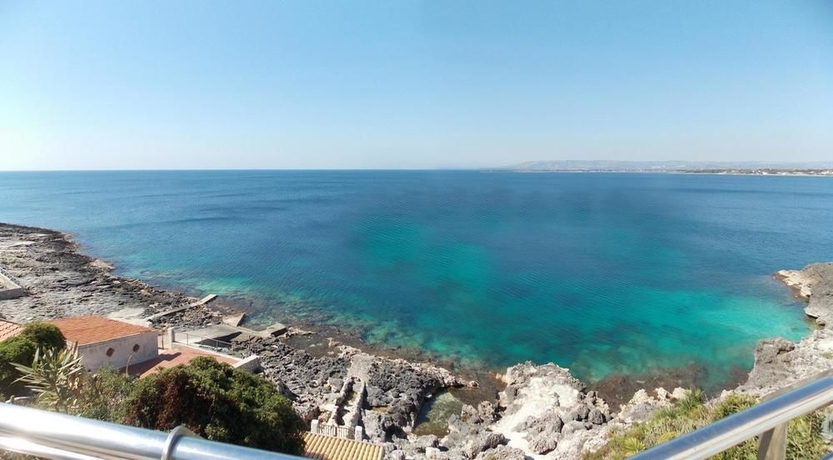 Imagen de los exteriores del Hotel La Rosa Sul Mare. Foto 8