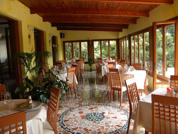 Imagen del bar/restaurante del Hotel La Rosa del Tirreno. Foto 9