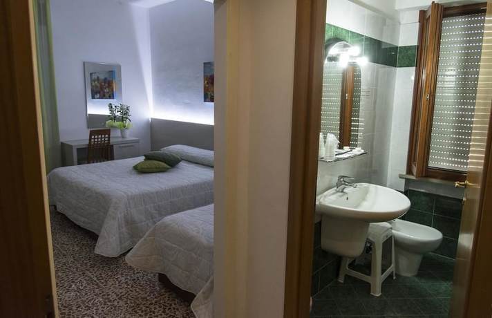 Imagen de la habitación del Hotel La Rosa del Tirreno. Foto 15