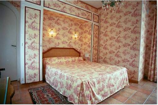 Imagen de la habitación del Hotel La Roseraie, CHENONCEAUX. Foto 5