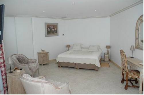 Imagen de la habitación del Hotel La Roseraie, CHENONCEAUX. Foto 6