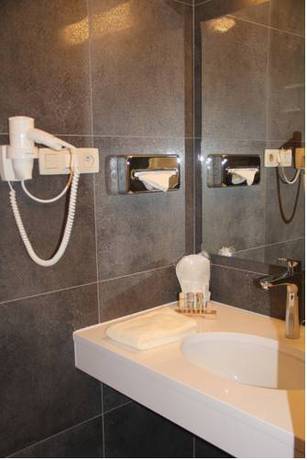 Imagen de la habitación del Hotel La Roseraie. Foto 3