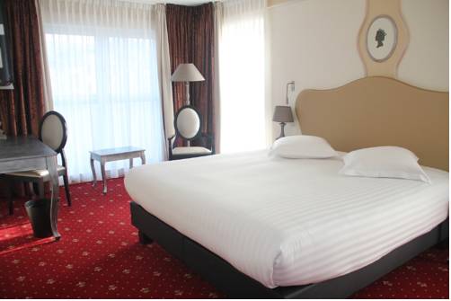 Imagen de la habitación del Hotel La Roseraie. Foto 13