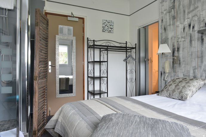 Imagen de la habitación del Hotel La Roseraie, FOURAS. Foto 6