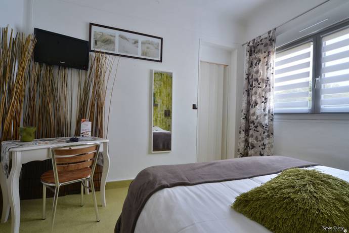 Imagen de la habitación del Hotel La Roseraie, FOURAS. Foto 17