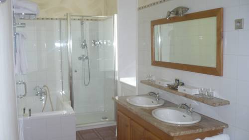 Imagen de la habitación del Hotel La Roseraie, MONTIGNAC. Foto 6