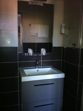 Imagen de la habitación del Hotel La Rotonde, La Ciotat. Foto 3