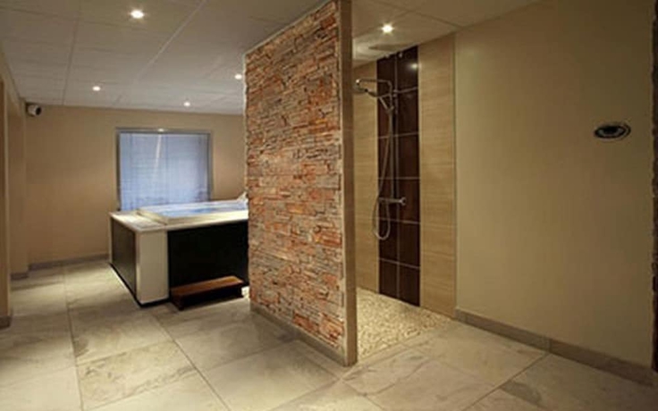 Imagen de la piscina del Hotel La Route Verte. Foto 19