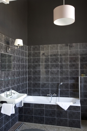 Imagen de la habitación del Hotel La Royale. Foto 16