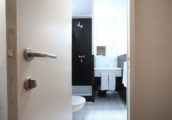 Imagen de la habitación del Hotel La Royale. Foto 17