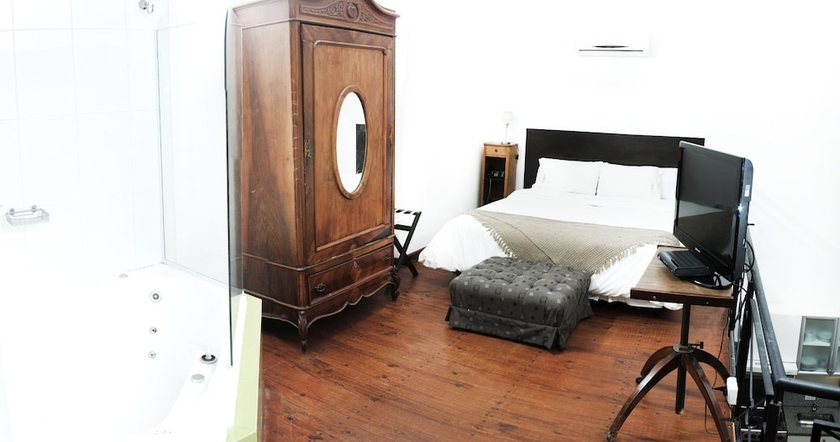 Imagen de la habitación del Hotel La Rozada Suites. Foto 3