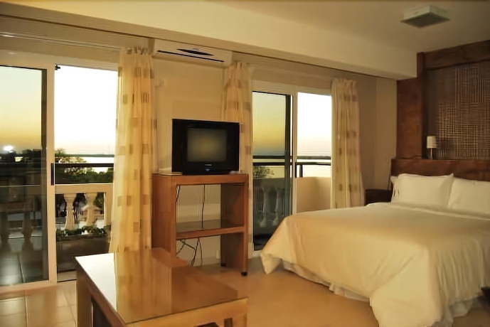 Imagen de la habitación del Hotel La Rozada Suites. Foto 4