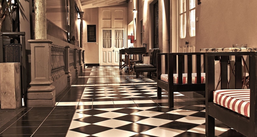 Imagen de los interiores del Hotel La Rozada Suites. Foto 19