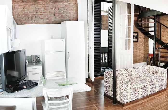 Imagen de la habitación del Hotel La Rozada Suites. Foto 15