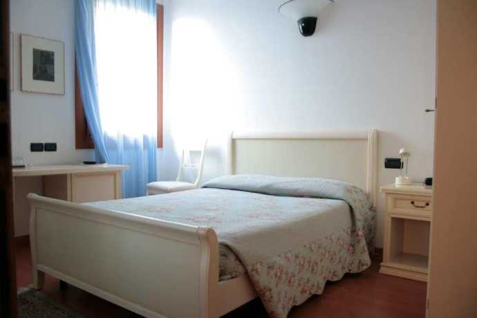 Imagen de la habitación del Hotel La Rua. Foto 5