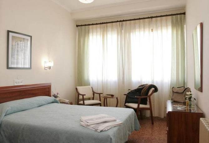 Imagen de la habitación del Hotel La Ruta. Foto 5