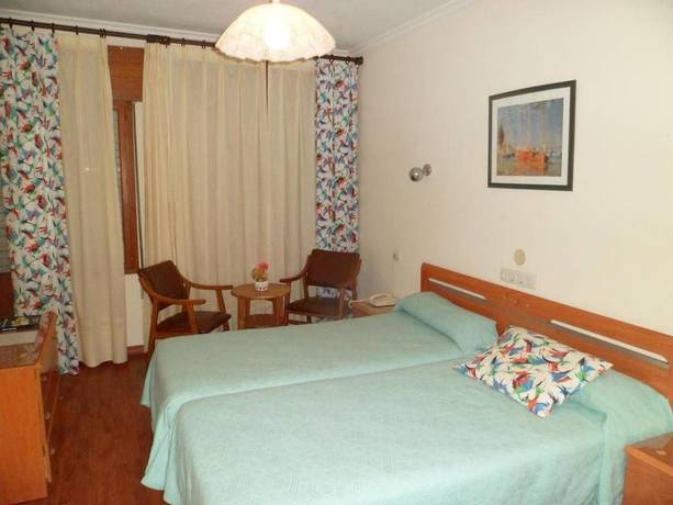 Imagen de la habitación del Hotel La Ruta. Foto 15