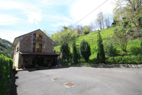 Imagen general del Hotel La Salmonera. Foto 5