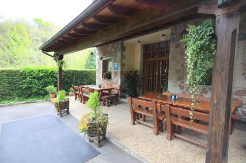 Imagen general del Hotel La Salmonera. Foto 8