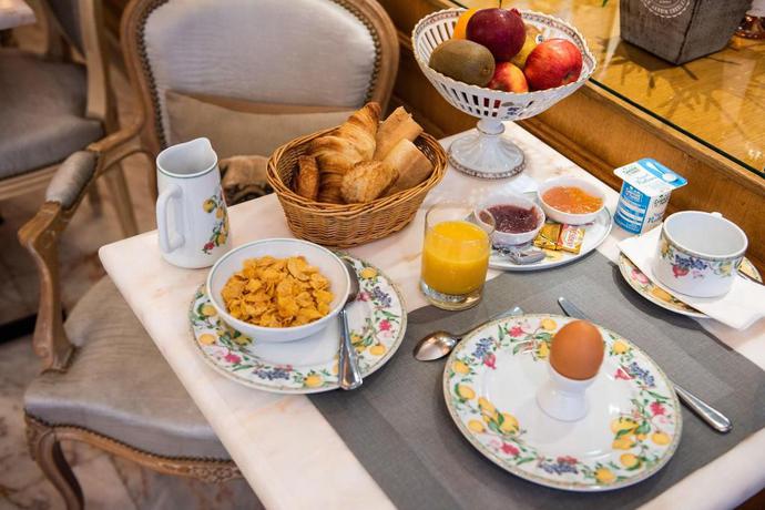 Imagen del bar/restaurante del Hotel La Sanguine. Foto 2