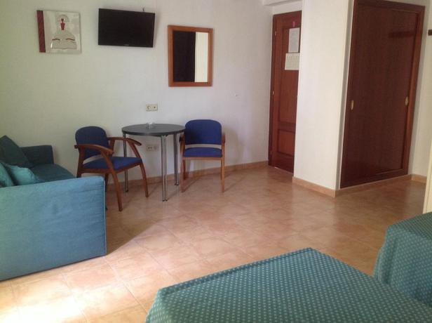 Imagen de la habitación del Hotel La Santa Faz. Foto 6